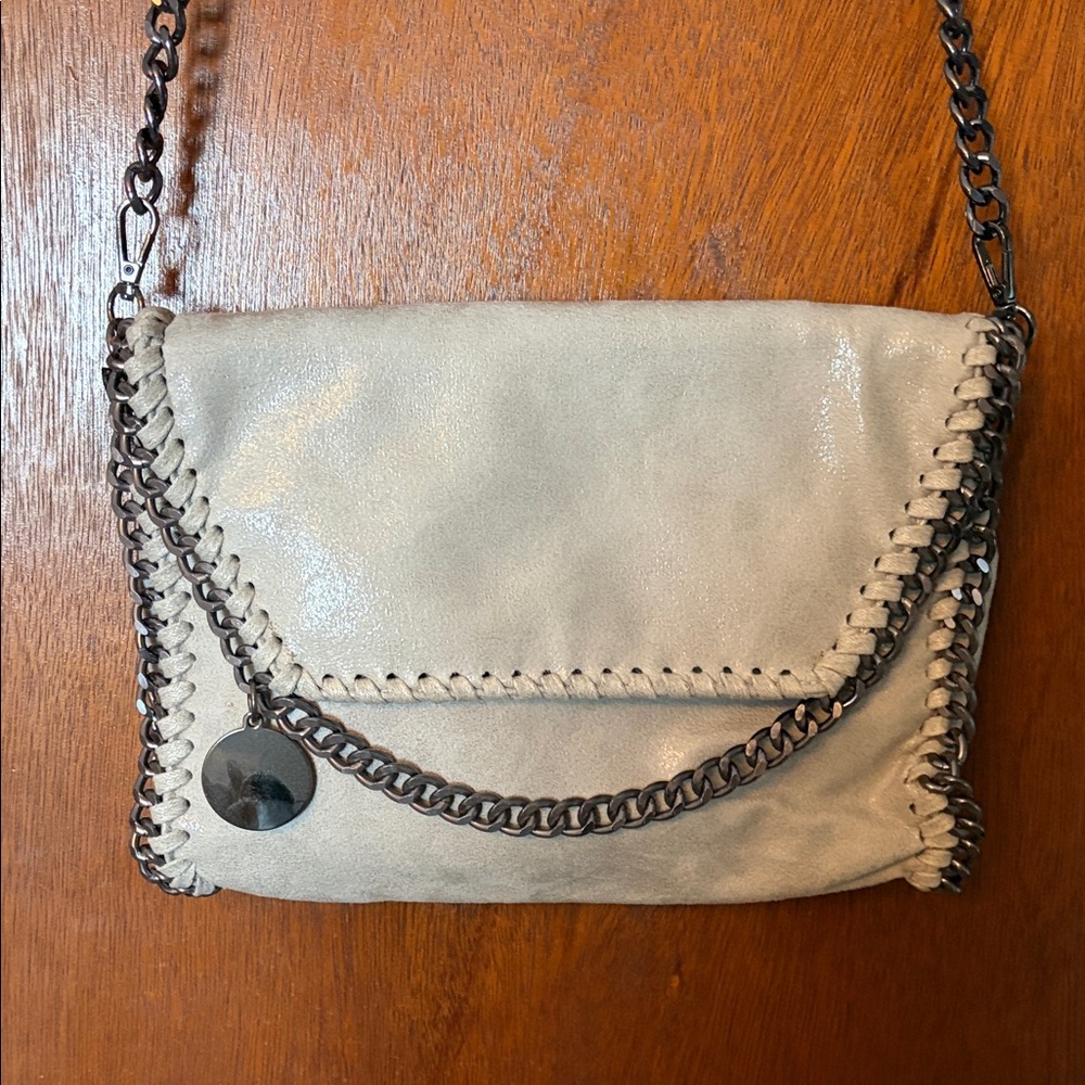 Elegant Gray Crossbody Bag with Gunmetal Chain Detail NEW